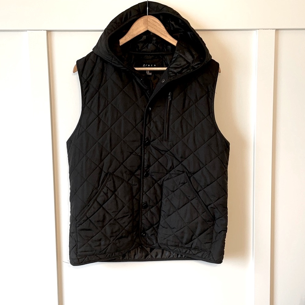 F21 men’s black vest